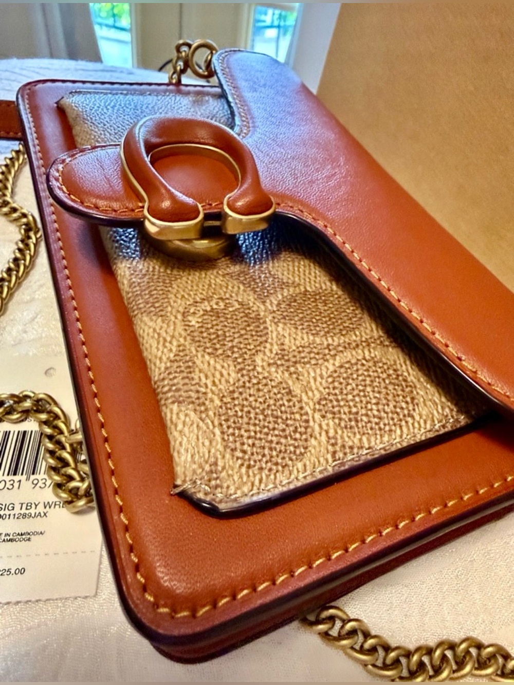 Tabby Wristlet In Signature Canvas - Picture 6 of 11